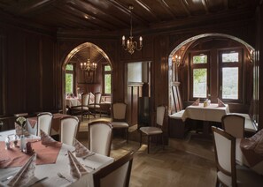 Spécialités Cuisine locale et internationale