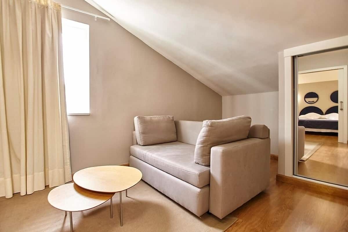 Suite (2+1) | Area soggiorno | TV a schermo piatto