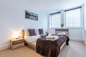 Apartamento executivo, 1 quarto | Roupas de cama antialérgicas, ferros/tábuas de passar roupa
