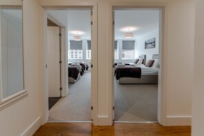 Apartamento executivo, 2 quartos | Área de estar | TV de tela plana
