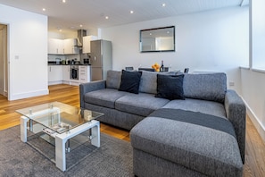 Executive Apartment, 1 Bedroom | Living area | Flat-screen TV - Celador Apartments - Sussex House Serviced Apartments (Reading)