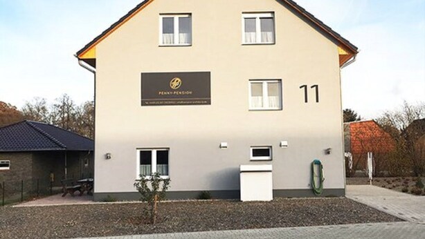 A two-story building with a sign reading "Penny-Pension" and the number 11. - Penny-Pension (Gross Twulpstedt)