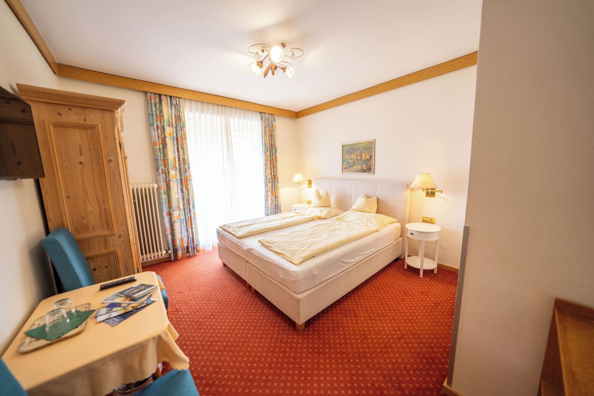 Chambre Confort avec lits jumeaux, 1 trĂšs grand lit