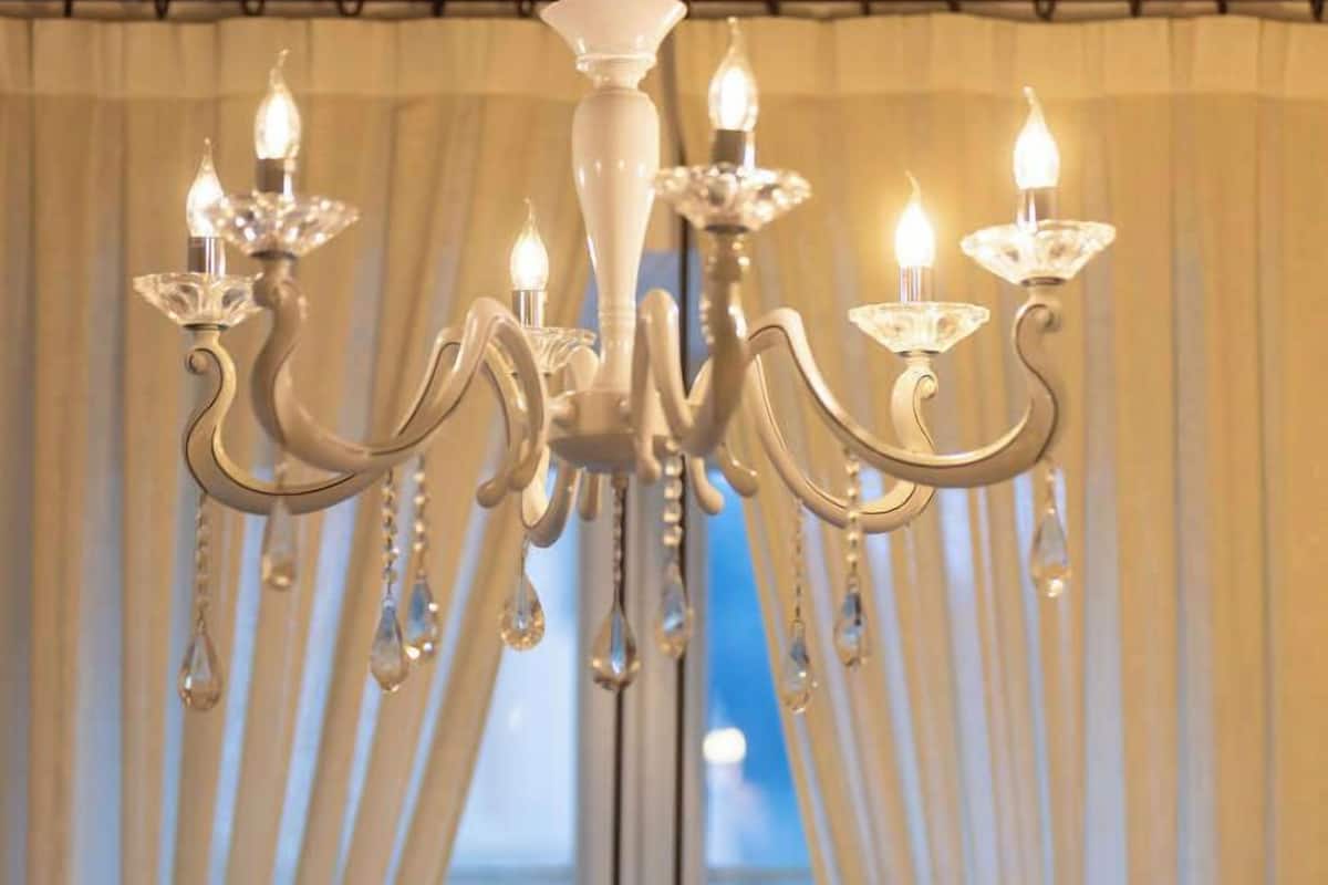 Superior dubbelrum - utsikt mot staden | Värdeförvaringsskåp på rummet, skrivbord och mörkläggningsgardiner