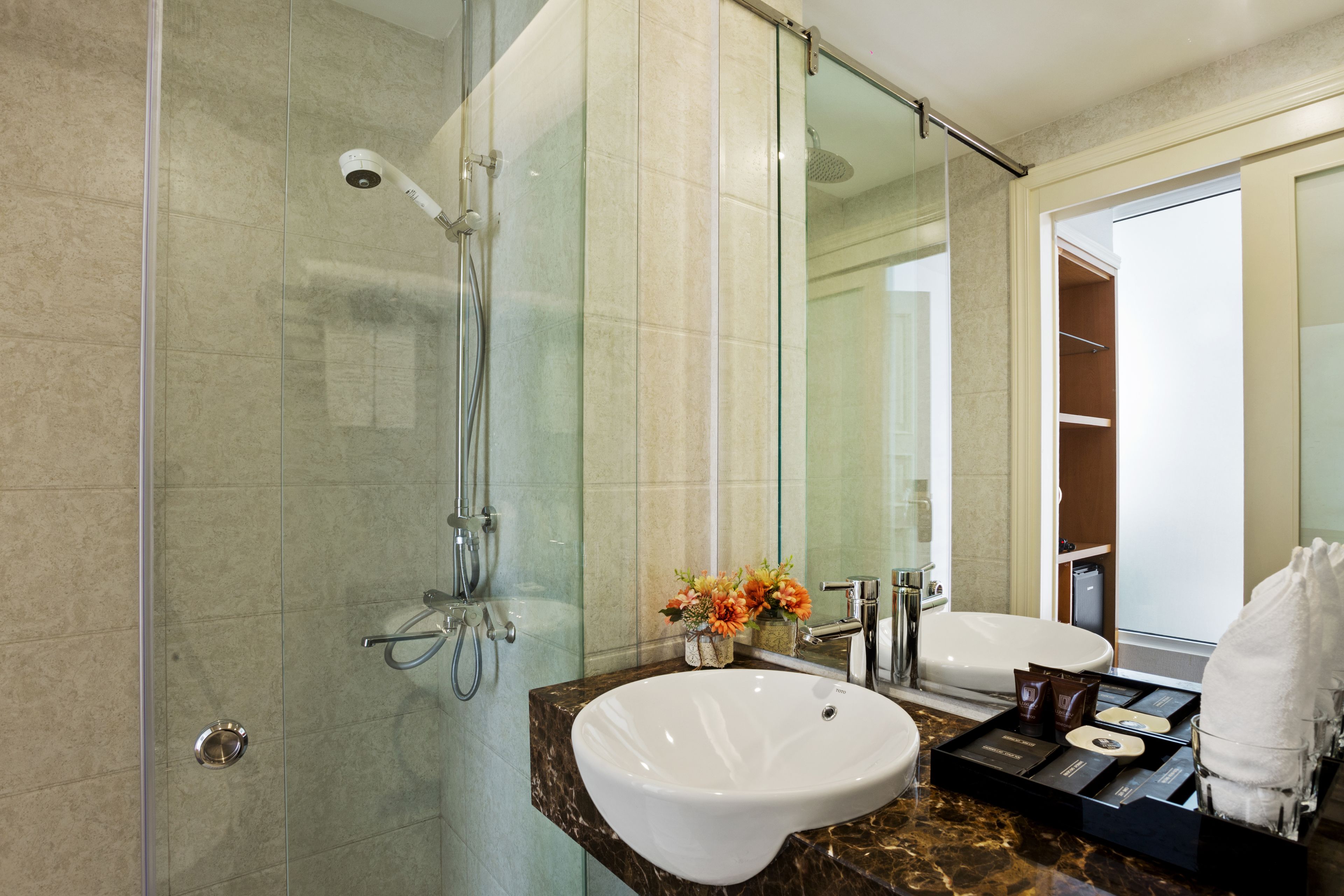 superior double room | bathroom | free toiletries, hair dryer, bathrobes, slippers