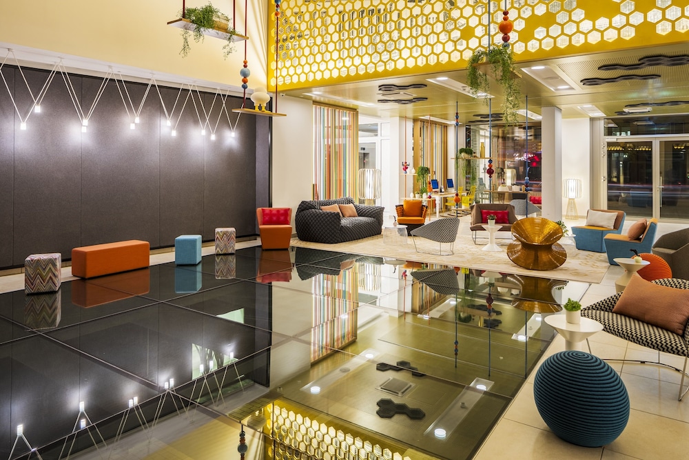 Capri By Fraser Berlin by null