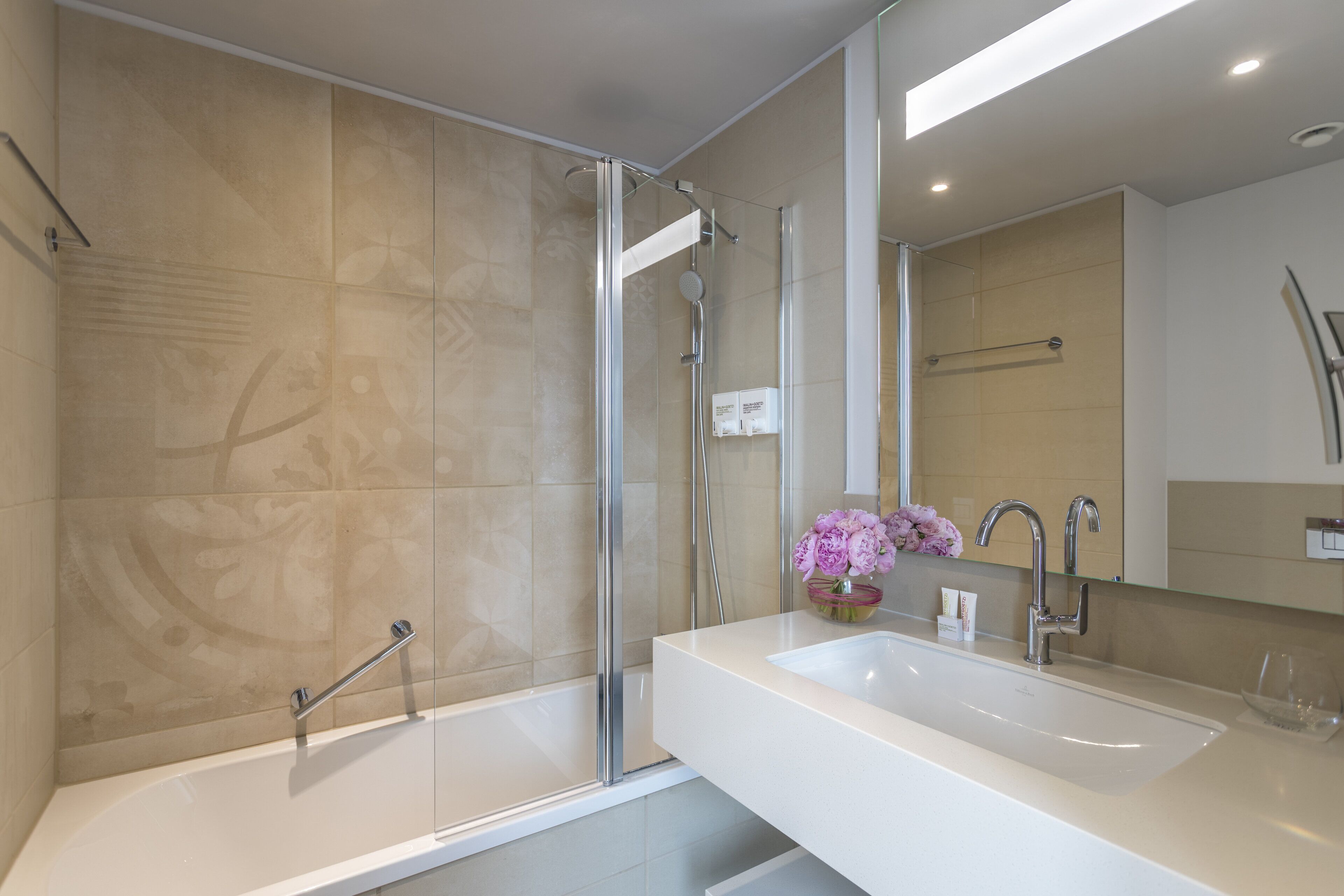 hypo-allergenic bedding, in-room safe, desk, blackout curtains