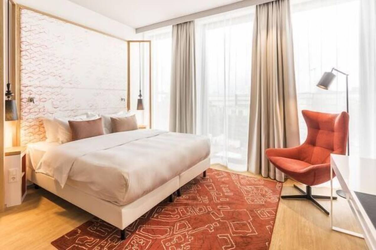 Hypo-allergenic bedding available, in-room safe, desk, blackout drapes