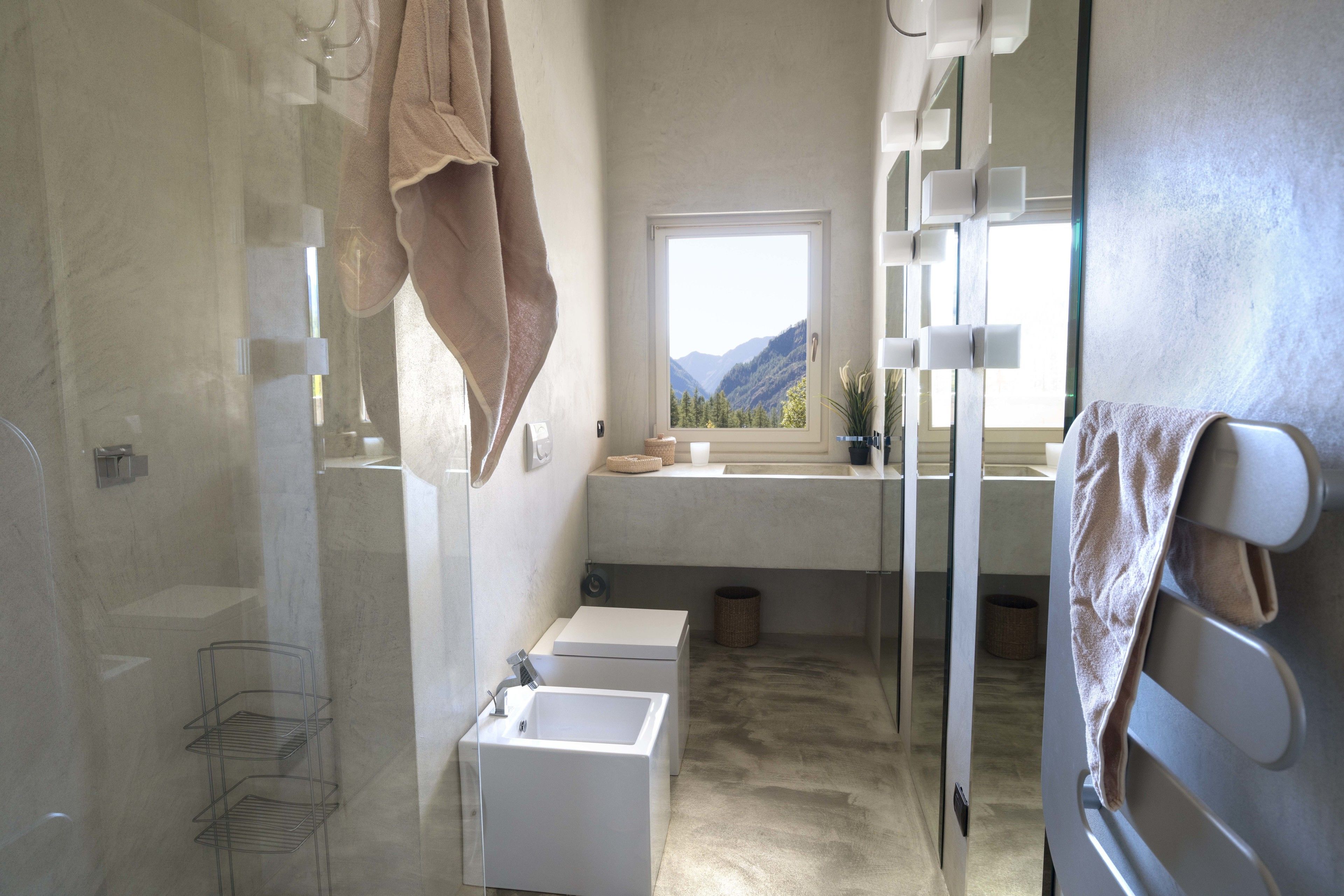 Deluxe Apartment, 2 Bedrooms (9 - Indren) | Bathroom | Shower, hair dryer, towels