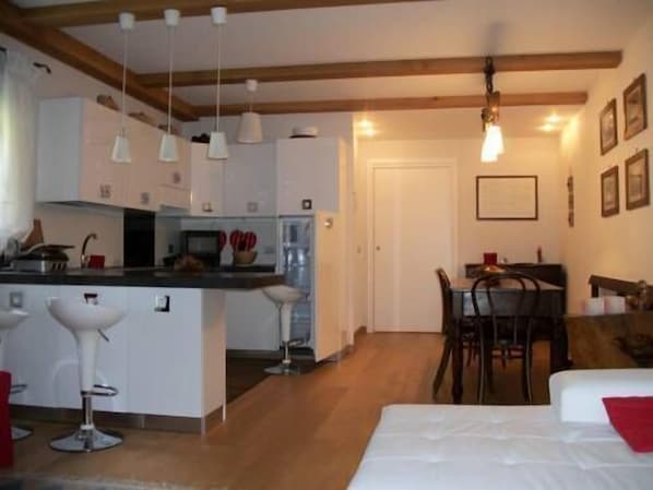 Appartement Deluxe, 2 chambres (14 - Jolanda) | Cuisine privée | Réfrigérateur, micro-ondes, plaque de cuisson, lave-vaisselle