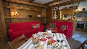 Deluxe Apartment, 1 Bedroom (13 - Lyskamm) | Living area - Residenza Le Marmotte (Gressoney-la-Trinite)