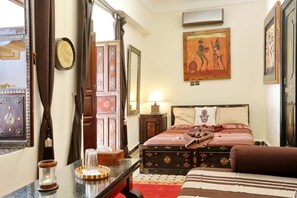 Quarto casal executivo | Roupas de cama premium, cofres nos quartos, individualmente decorados