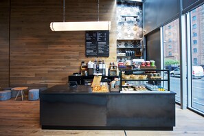 Breakfast area - Staycity Aparthotels, Manchester, Piccadilly (Manchester)