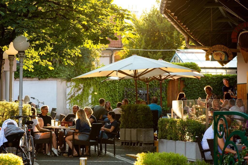 Lunch and dinner served, local and international cuisine