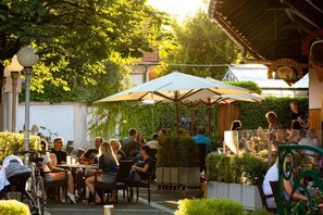 Spécialités Cuisine locale et internationale