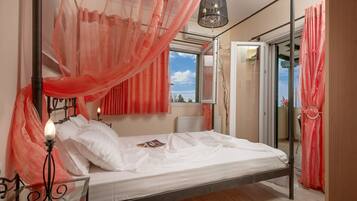 3 bedrooms, Frette Italian sheets, premium bedding, Tempur-Pedic beds