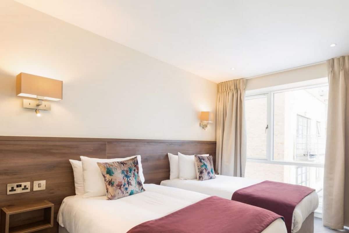 Standard Twin Room | Premium bedding, in-room safe, soundproofing, iron/ironing board