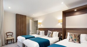 Premium bedding, in-room safe, soundproofing, iron/ironing board - Gardiner Lodge (Dublin)