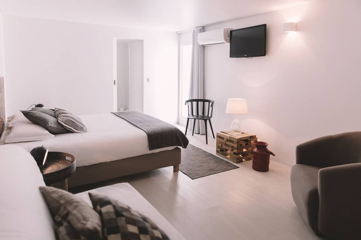 Quarto casal luxo | Wi-Fi de cortesia, roupa de cama