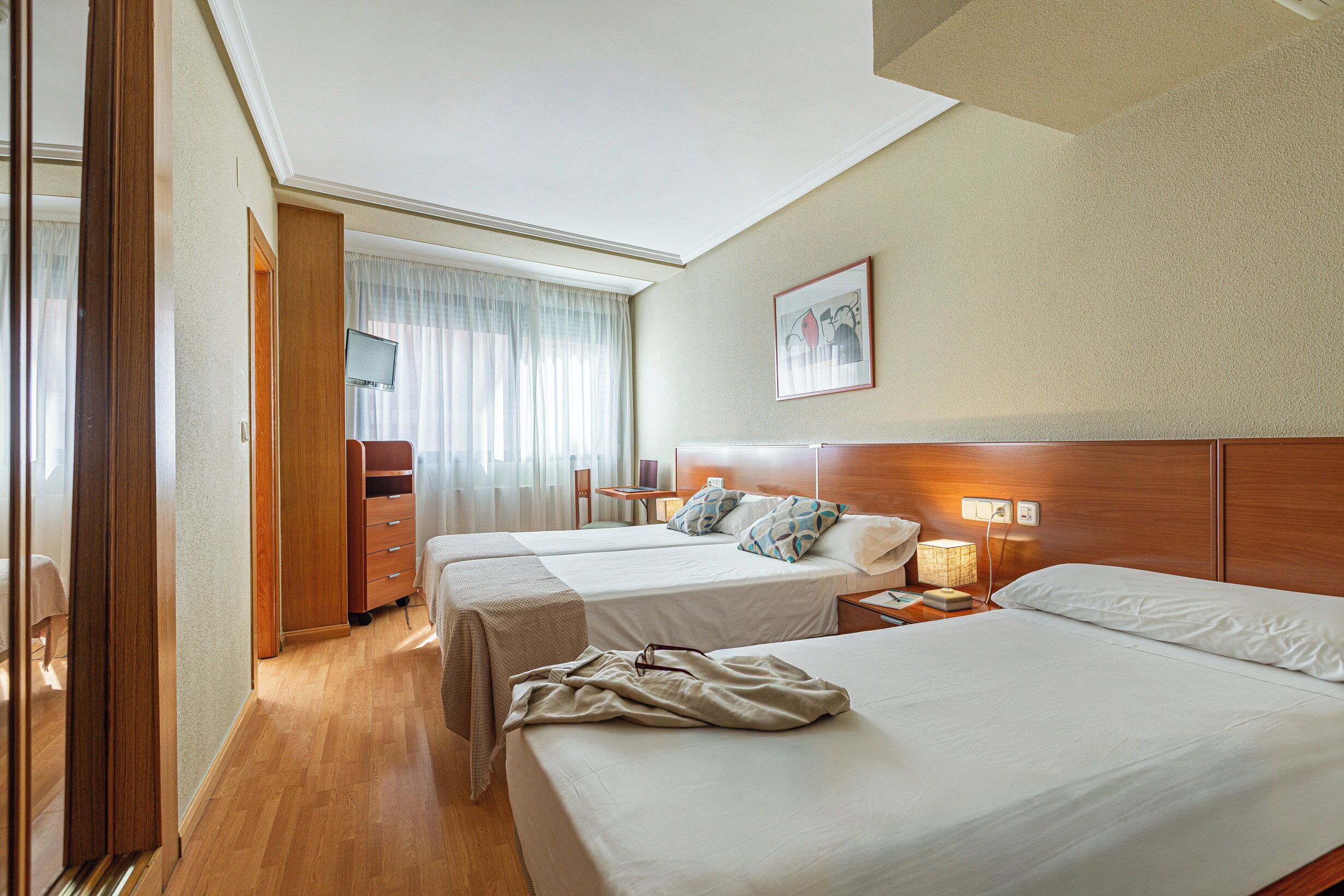 Triple Room | Desk, blackout drapes, free cribs/infant beds, free WiFi