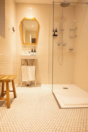 Chambre Classique, 1 grand lit | Salle de bain