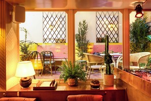 Courtyard - Hotel du Temps Madrid (Madrid)