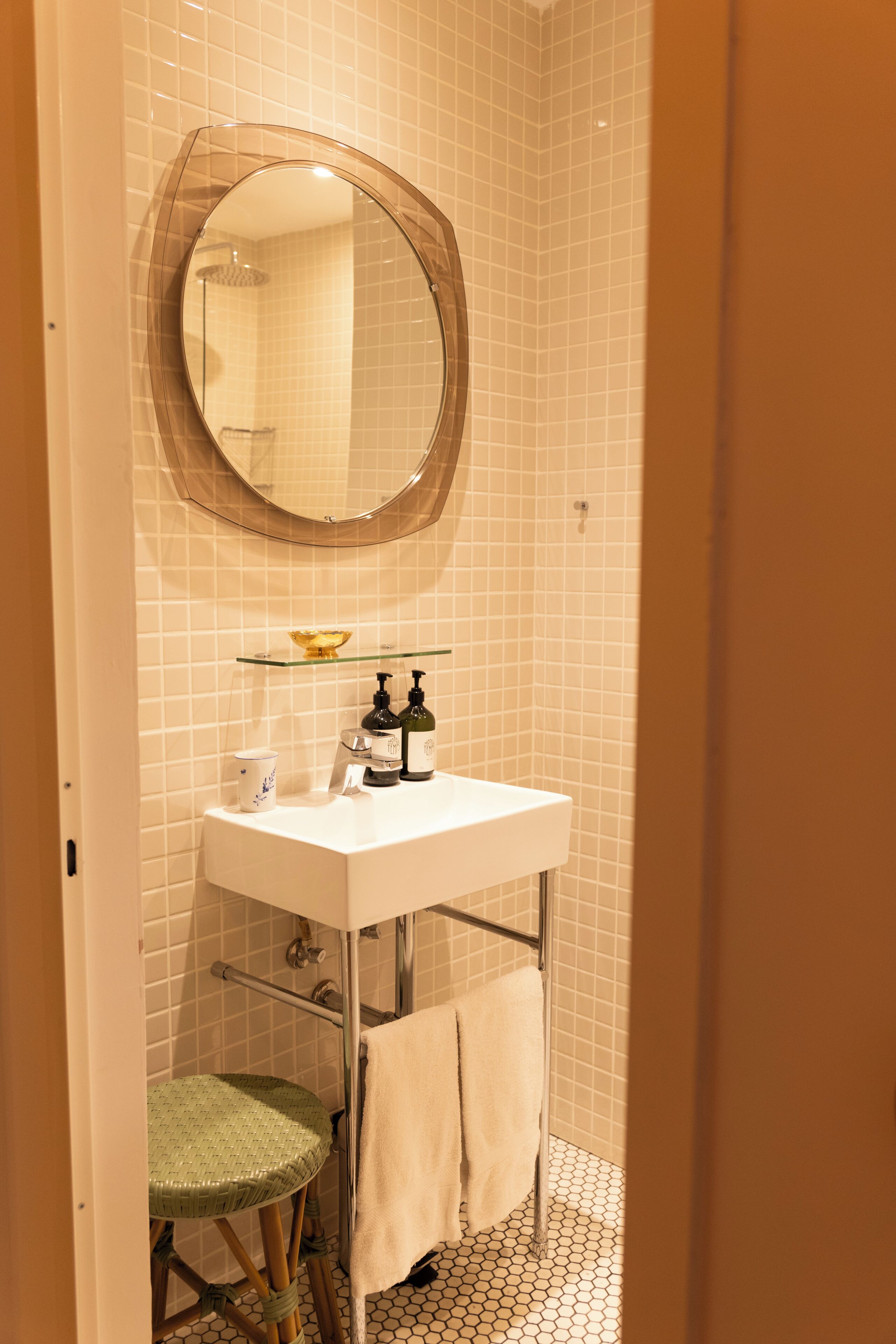 junior suite | bathroom | shower, free toiletries, hair dryer, towels