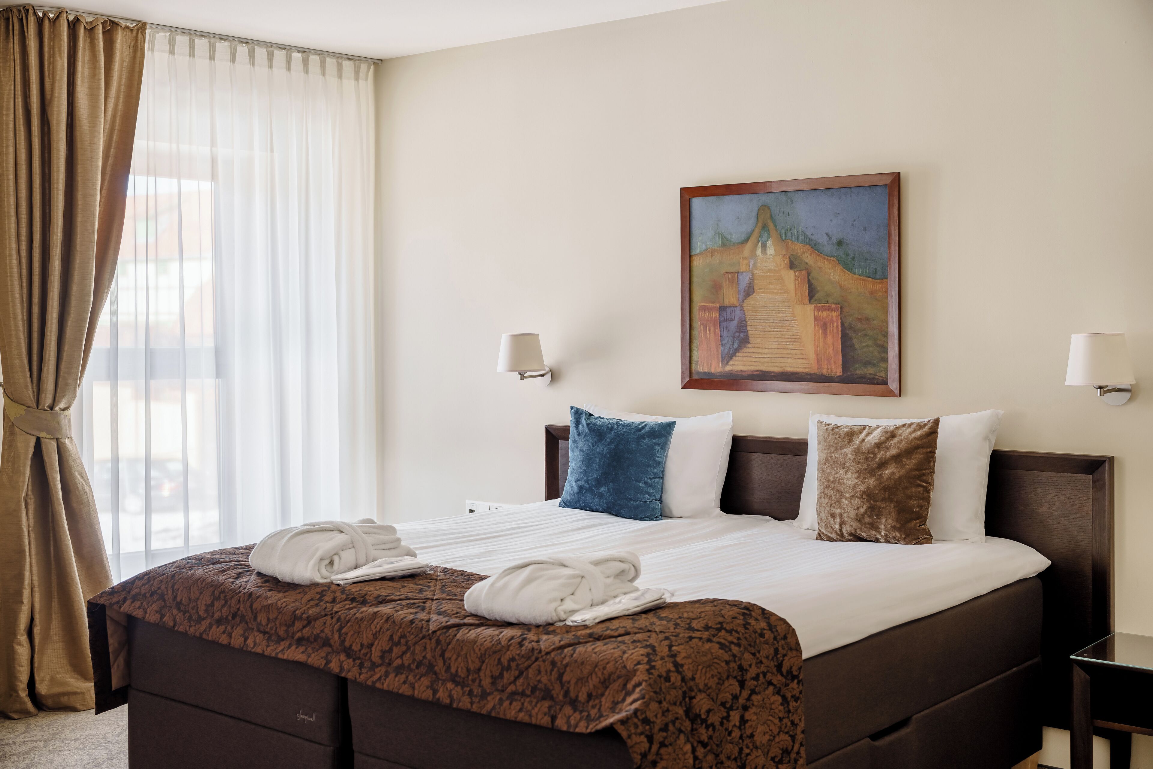 business double or twin room | minibar, in-room safe, desk, soundproofing