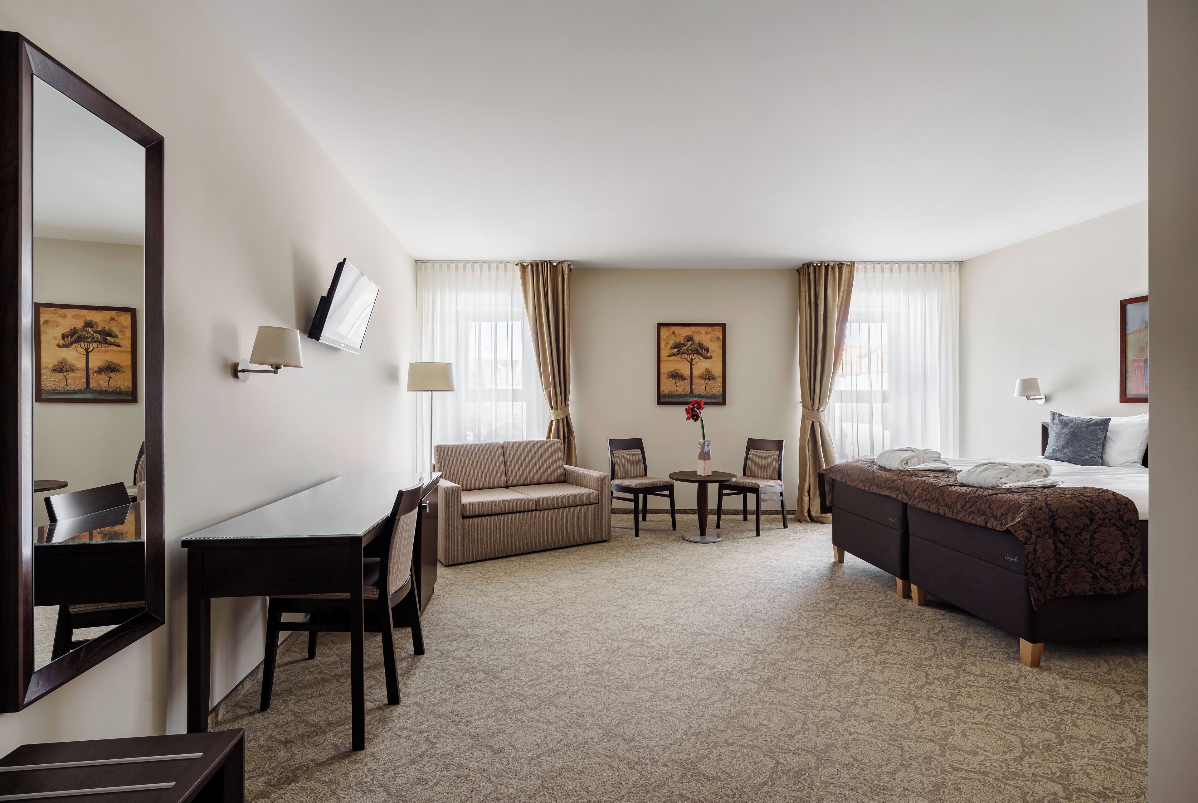 luxury suite | minibar, in-room safe, desk, soundproofing