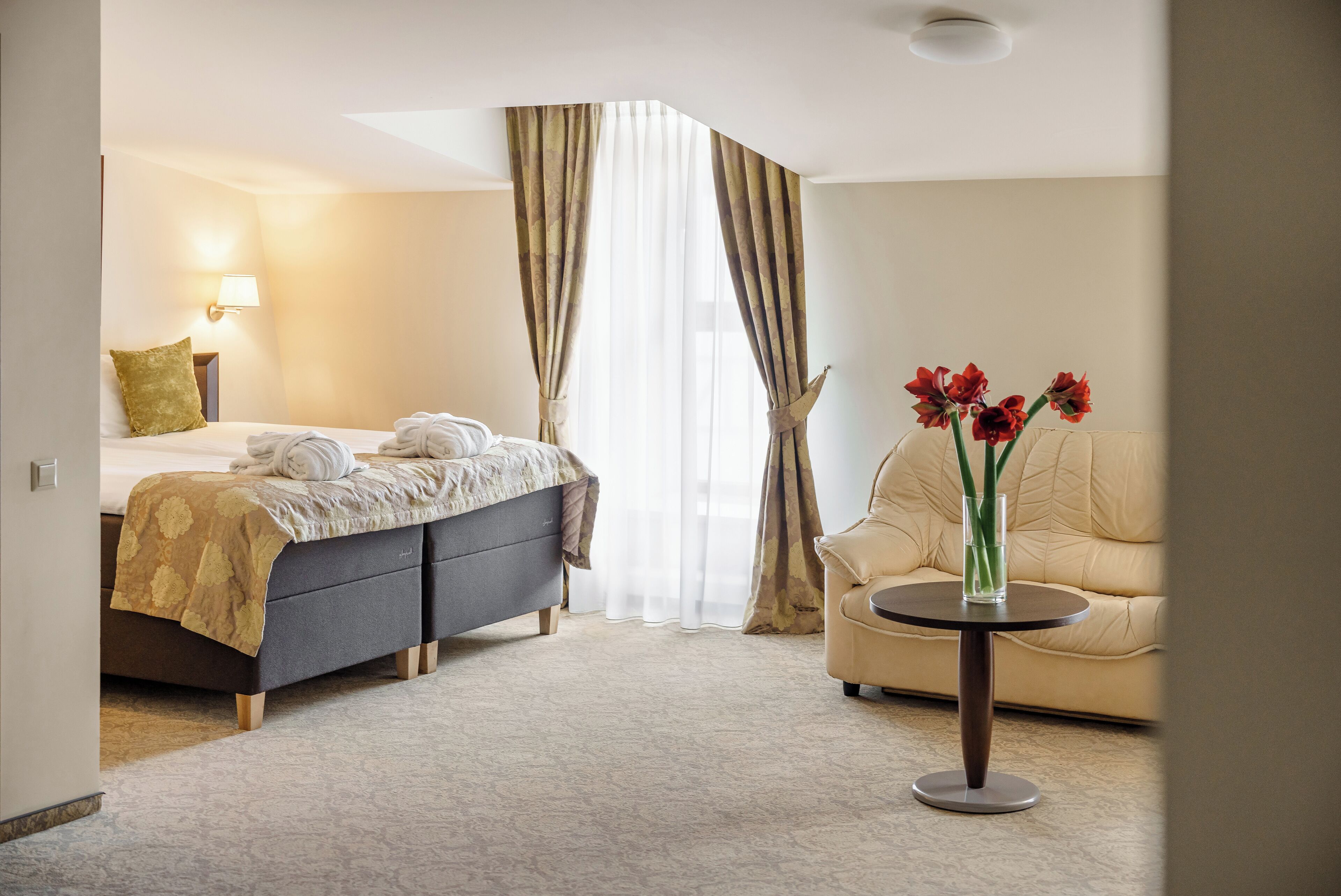 luxury suite | minibar, in-room safe, desk, soundproofing