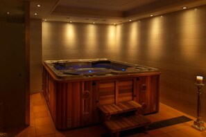 Indoor spa tub