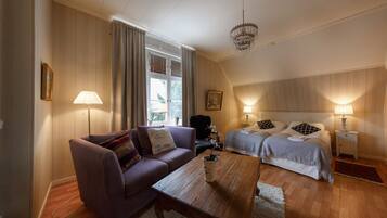 Standard Triple Room | Desk, iron/ironing board, free WiFi, bed sheets