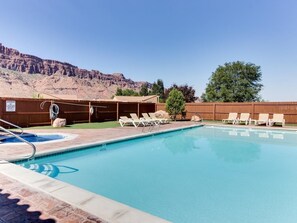 Appartement, 3 slaapkamers | Buitenzwembad | Een buitenzwembad