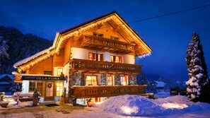 Façade de l’hébergement - soirée/nuit