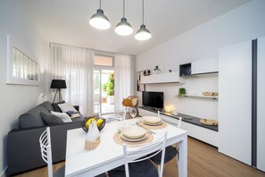 高级公寓, 1 间卧室 | 起居区 | 平板电视