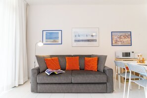 Standard Apartment, 1 Bedroom | Living area