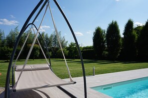 Seasonal outdoor pool, pool umbrellas, sun loungers - Residence Le Palme (Torrazza Piemonte)