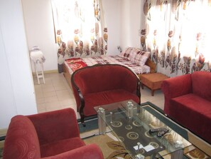 Ropa de cama de alta calidad y escritorio 