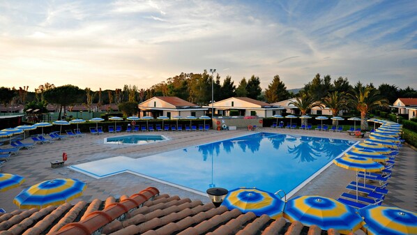 Seasonal outdoor pool, pool loungers