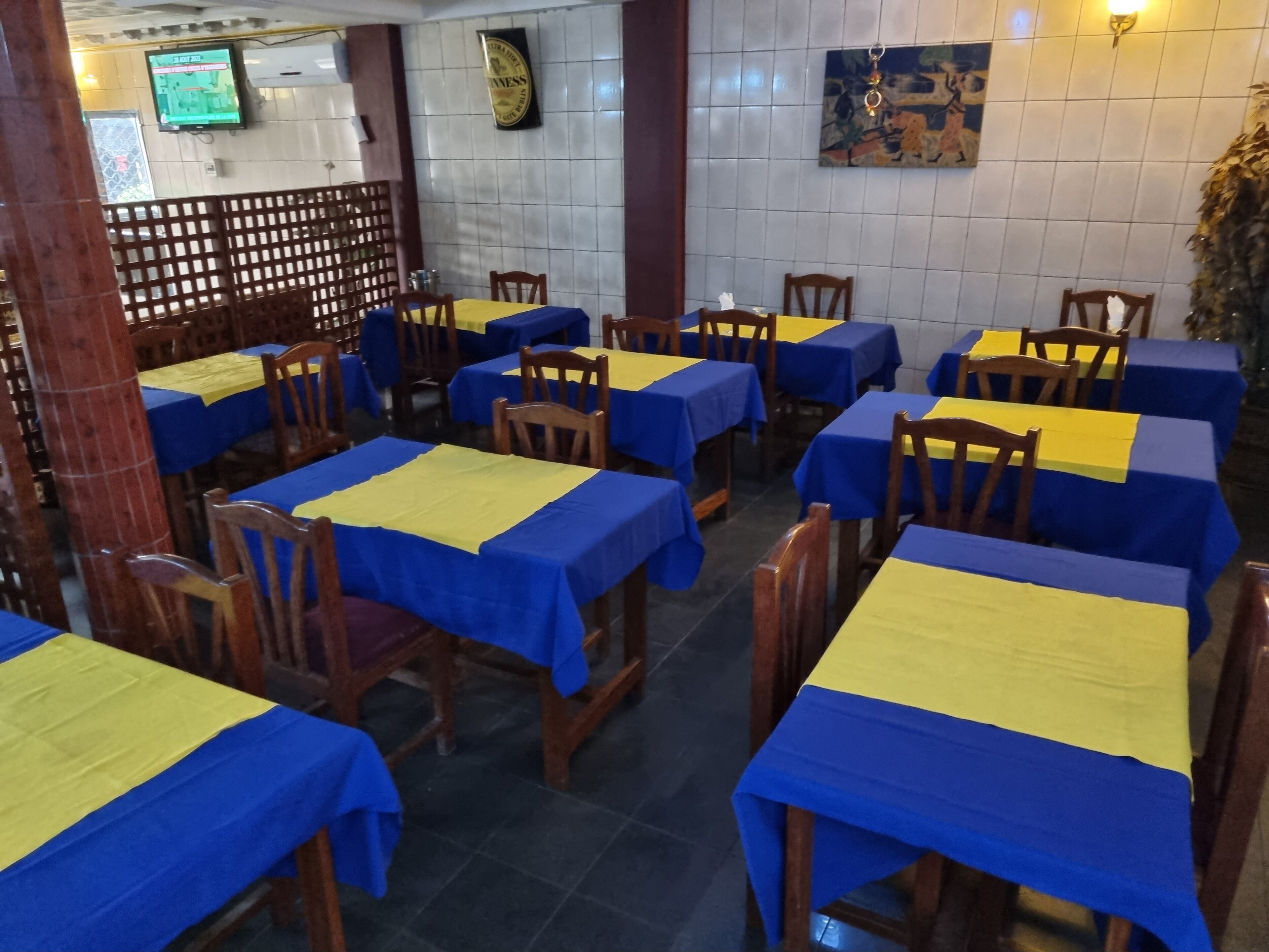 breakfast, lunch, dinner served; local and international cuisine