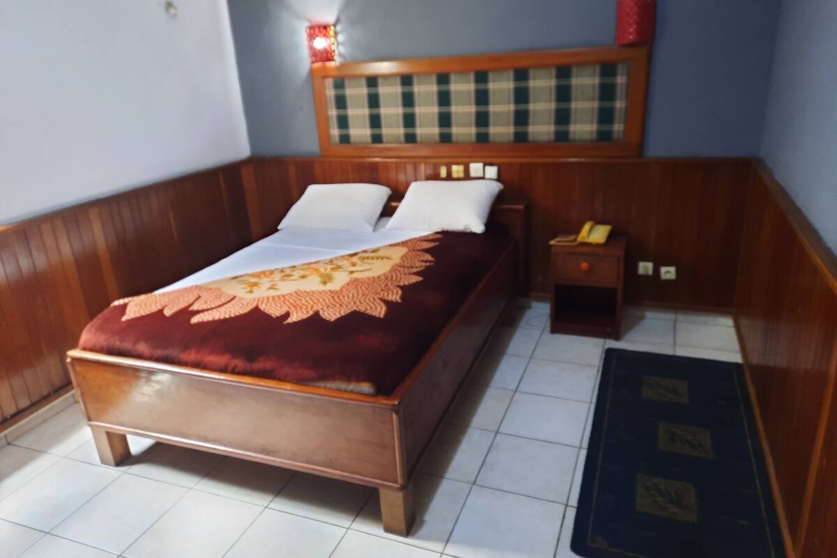 comfort room | desk, blackout curtains, free wifi