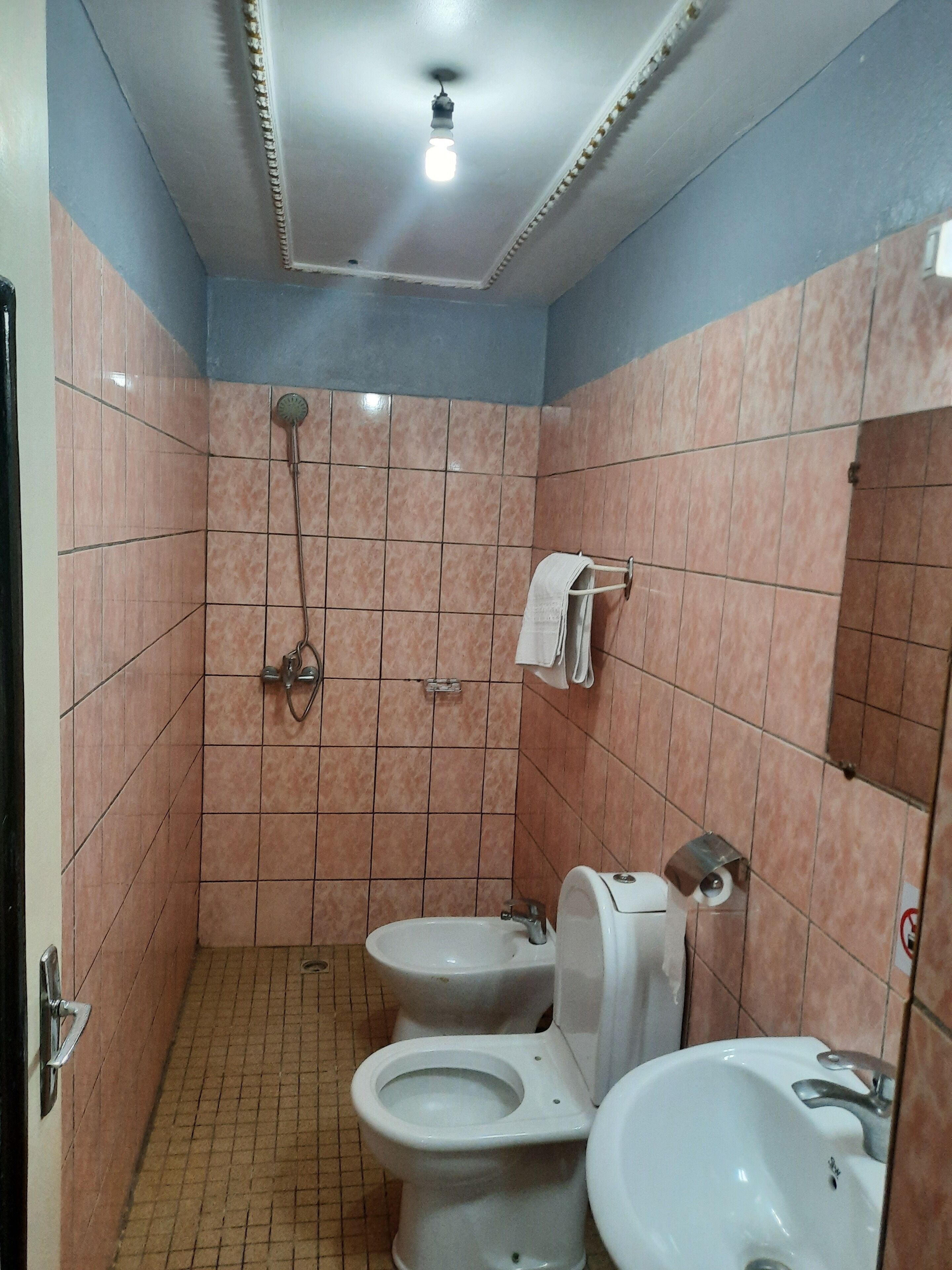 free toiletries, towels