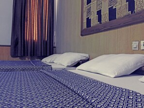 Economy Room | Desk, blackout drapes, free WiFi - Saffana Hôtel (Douala)