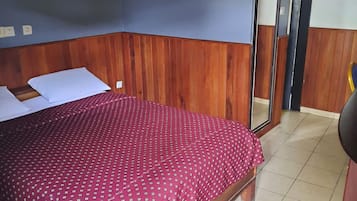 Rom – standard | Skrivebord, blendingsgardiner og wi-fi (inkludert)