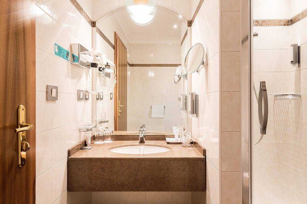 superior single room, 1 bedroom | bathroom sink