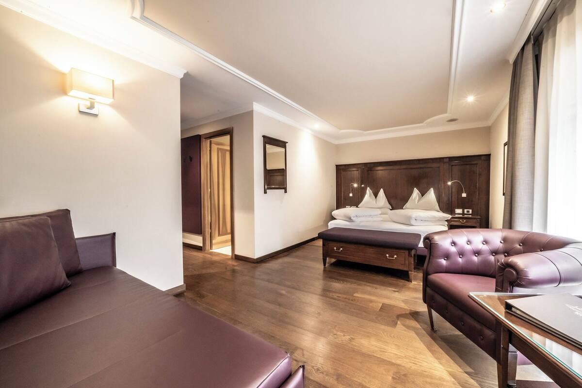 deluxe double room, 1 bedroom | in-room safe, individually decorated, soundproofing, free wifi
