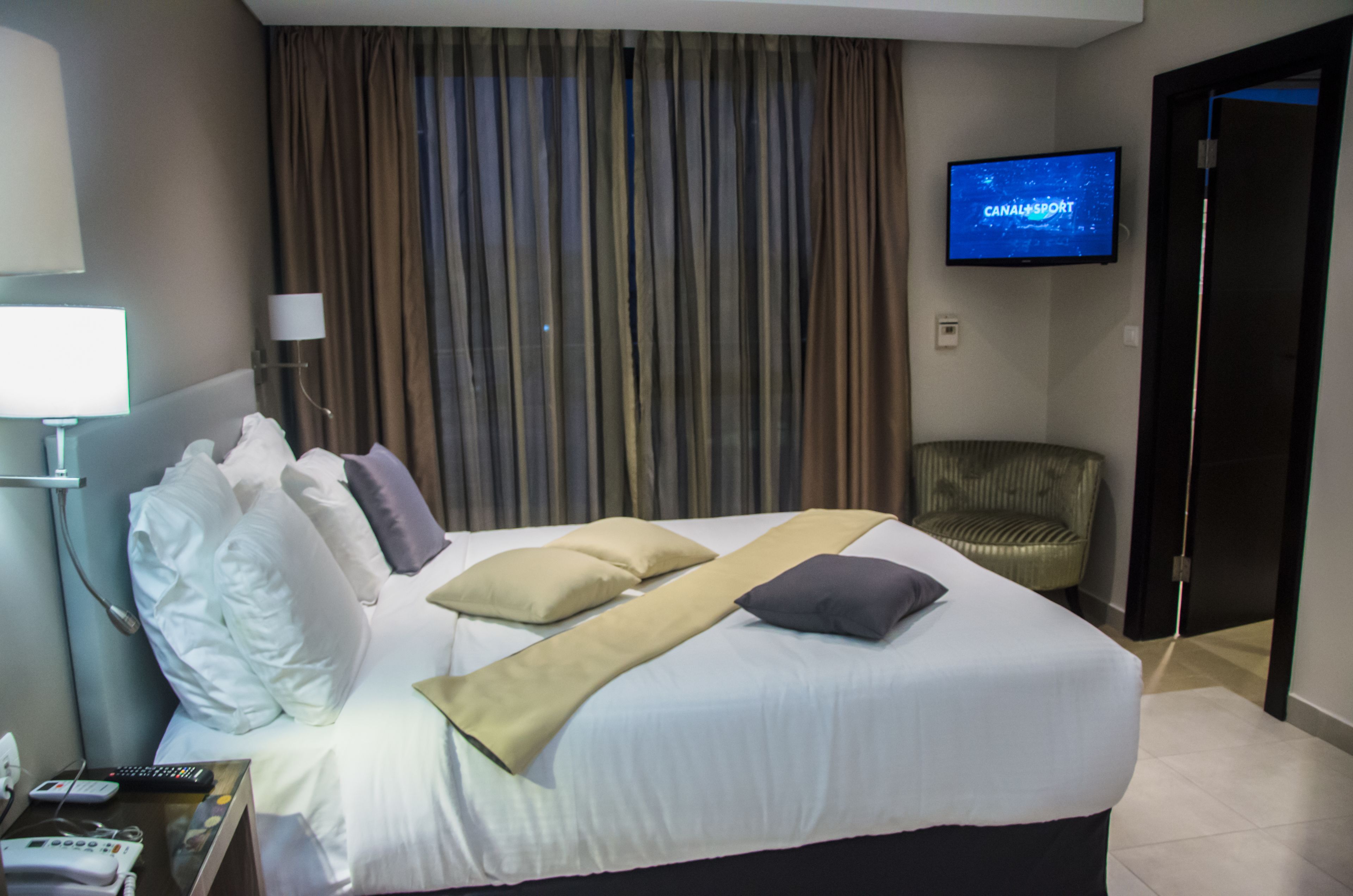 standard double room | 1 bedroom, premium bedding, free minibar items, in-room safe