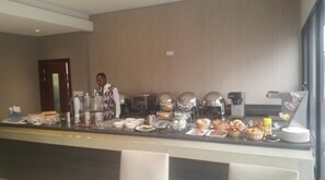 Free daily buffet breakfast