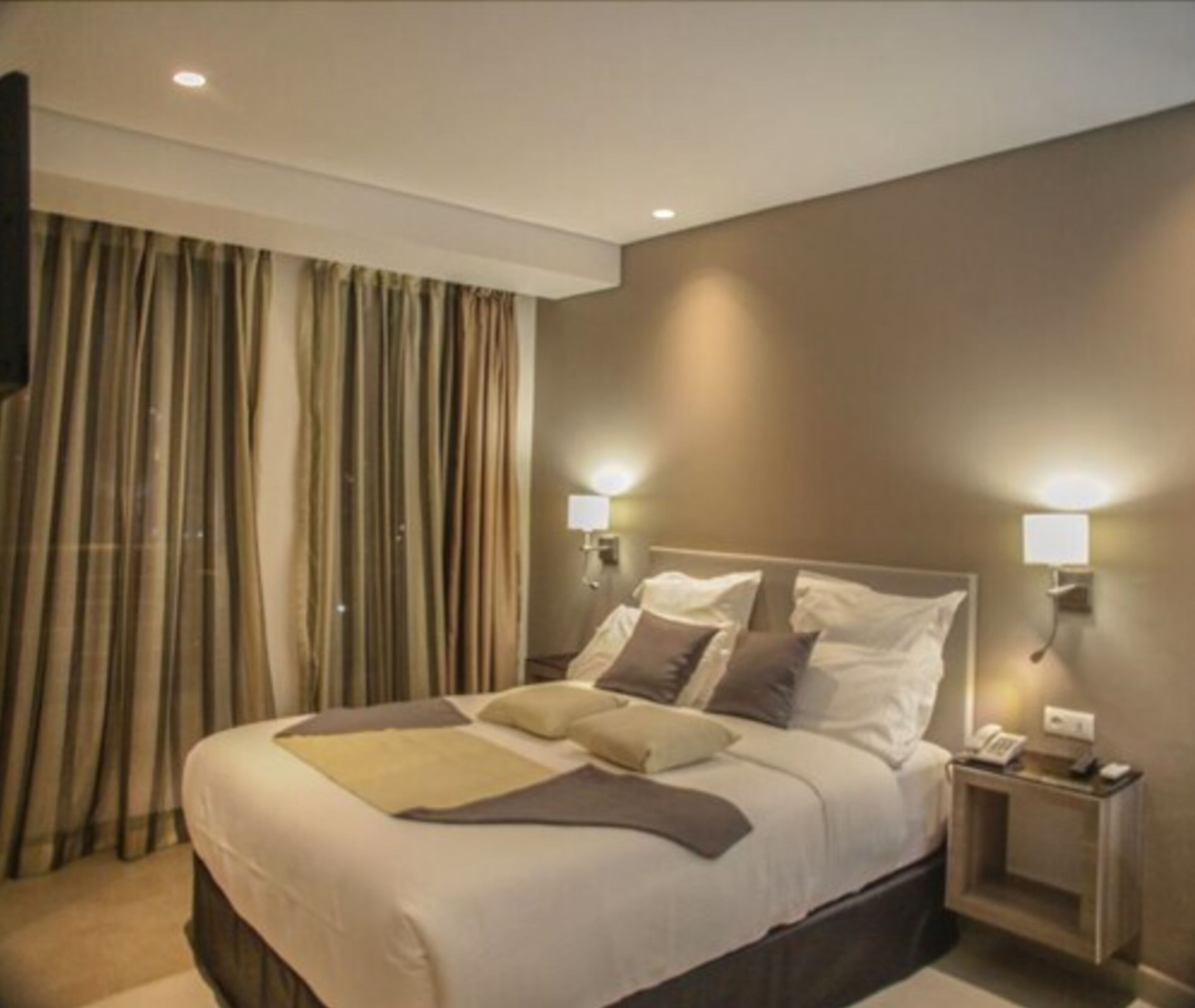 1 bedroom, premium bedding, free minibar items, in-room safe