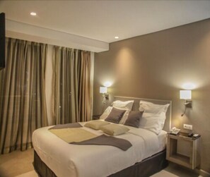 Premium bedding, free minibar items, in-room safe, desk - Hotel Selton (Kinshasa)